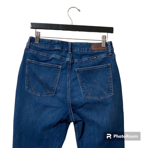 Wrangler High Rise Kick‎ Flare Crop Frayed Hem Jeans - Picture 6 of 12